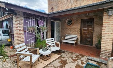 VENTA CASA 4 AMBIENTES MERLO