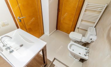 Cramer 4500 - Saavedra - PH de autor con Patio casi frente a la Plaza