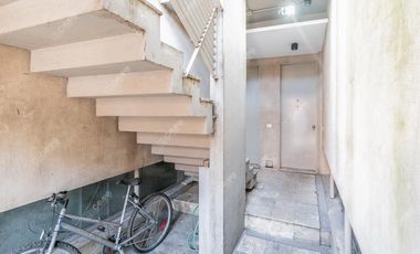 Cramer 4500 - Saavedra - PH de autor con Patio casi frente a la Plaza