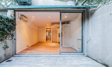 Cramer 4500 - Saavedra - PH de autor con Patio casi frente a la Plaza