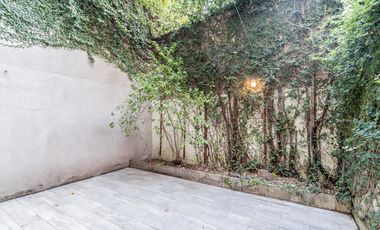 Cramer 4500 - Saavedra - PH de autor con Patio casi frente a la Plaza