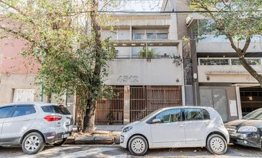 Cramer 4500 - Saavedra - PH de autor con Patio casi frente a la Plaza