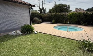 Hermosa Casa en Barrio Uno Ezeiza – Quincho, Jacuzzi y Cochera Doble
