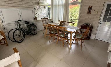 Hermosa Casa en Barrio Uno Ezeiza – Quincho, Jacuzzi y Cochera Doble