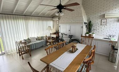 Hermosa Casa en Barrio Uno Ezeiza – Quincho, Jacuzzi y Cochera Doble