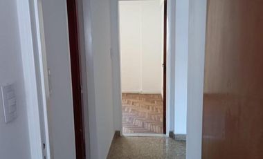 DEPTO 3AMB AMPLIO-LUMINOSO-C/COCH-EXCELENTE UBICACION ACCESO-PUENTE PUEYRREDON