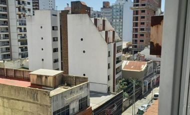 DEPTO 3AMB AMPLIO-LUMINOSO-C/COCH-EXCELENTE UBICACION ACCESO-PUENTE PUEYRREDON