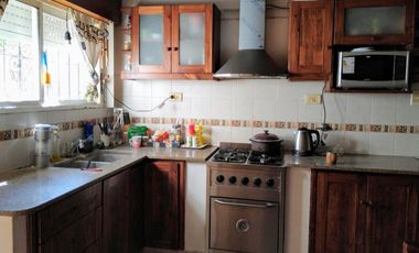 Casa en venta - 3 Dormitorios 2 Baños - Cochera - 450Mts2 - RInguelet