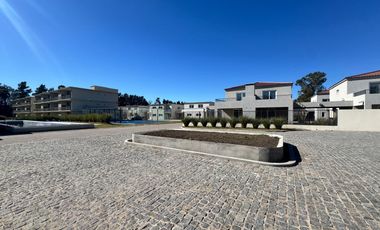 Departamento de 3 ambientes en venta en planta baja, Chic Village, La Lonja, Pilar.