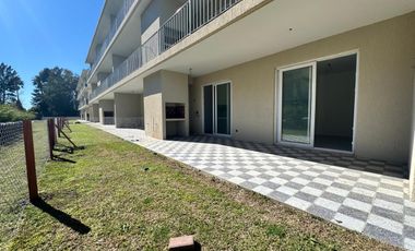 Departamento de 3 ambientes en venta en planta baja, Chic Village, La Lonja, Pilar.
