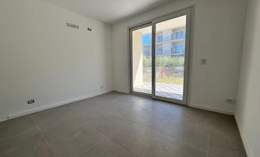 Departamento de 3 ambientes en venta en planta baja, Chic Village, La Lonja, Pilar.