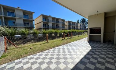 Departamento de 3 ambientes en venta en planta baja, Chic Village, La Lonja, Pilar.