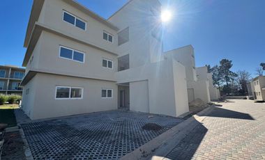 Departamento de 3 ambientes en venta en planta baja, Chic Village, La Lonja, Pilar.