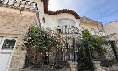 CASA VENTA VICENTE LOPEZ 6 AMBIENTES