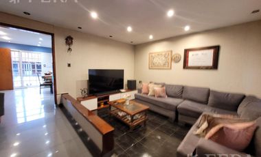 Venta casa 5 ambientes con cochera y quincho en Wilde