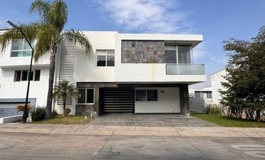 Casa en renta en Puerta del Bosque