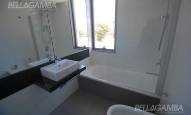 EXCELENTE DEPARTAMENTO A ESTRENAR EN COMPLEJO AL RÍO. GRAN BALCÓN TERRAZA.