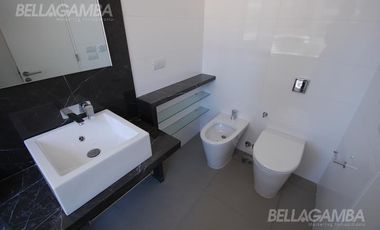 EXCELENTE DEPARTAMENTO A ESTRENAR EN COMPLEJO AL RÍO. GRAN BALCÓN TERRAZA.