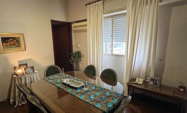 Casa interna en venta en pleno centro.