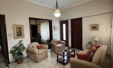 Casa interna en venta en pleno centro.