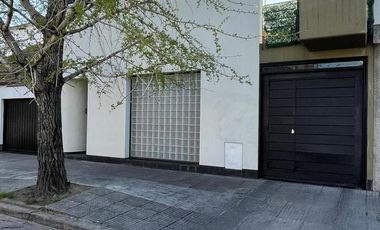 Casa en venta - 3 Dormitorios 2 Baños - Haedo