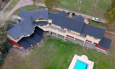 Casa en venta - 6 Dormitorios 8 Baños - San Vicente