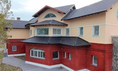 Casa en venta - 6 Dormitorios 8 Baños - San Vicente