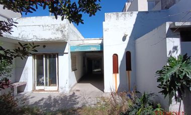 Venta, Casa 4 ambientes a refaccionar sobre lote propio de 8.66x24, Mataderos