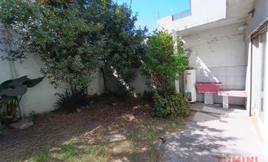 Venta, Casa 4 ambientes a refaccionar sobre lote propio de 8.66x24, Mataderos