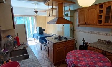 Venta, Casa 4 ambientes a refaccionar sobre lote propio de 8.66x24, Mataderos