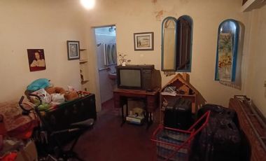 Venta, Casa 4 ambientes a refaccionar sobre lote propio de 8.66x24, Mataderos
