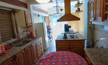 Venta, Casa 4 ambientes a refaccionar sobre lote propio de 8.66x24, Mataderos