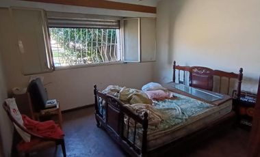 Venta, Casa 4 ambientes a refaccionar sobre lote propio de 8.66x24, Mataderos