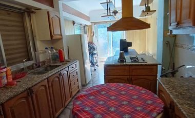 Venta, Casa 4 ambientes a refaccionar sobre lote propio de 8.66x24, Mataderos