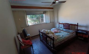 Venta, Casa 4 ambientes a refaccionar sobre lote propio de 8.66x24, Mataderos