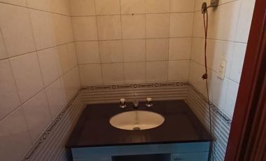 Venta, Casa 4 ambientes a refaccionar sobre lote propio de 8.66x24, Mataderos