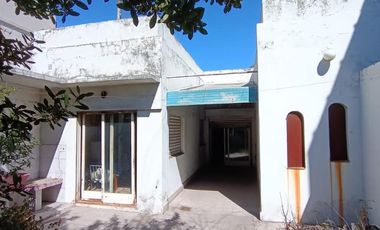Venta, Casa 4 ambientes a refaccionar sobre lote propio de 8.66x24, Mataderos