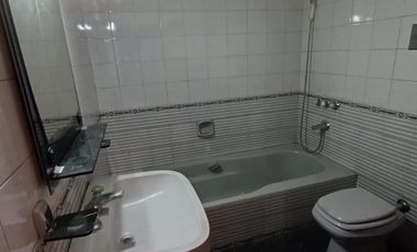 Venta, Casa 4 ambientes a refaccionar sobre lote propio de 8.66x24, Mataderos