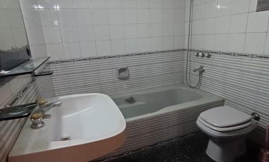 Venta, Casa 4 ambientes a refaccionar sobre lote propio de 8.66x24, Mataderos