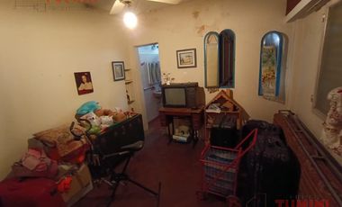 Venta, Casa 4 ambientes a refaccionar sobre lote propio de 8.66x24, Mataderos