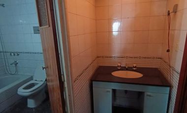 Venta, Casa 4 ambientes a refaccionar sobre lote propio de 8.66x24, Mataderos