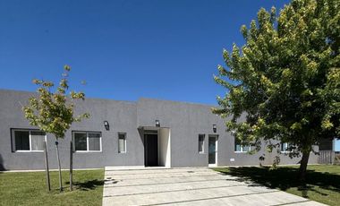 Casa en venta al lago cuatro dormitorios