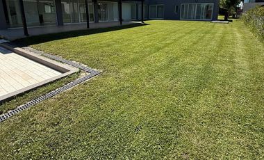 Casa en venta al lago cuatro dormitorios