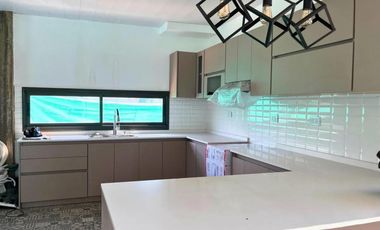 Casa en venta - 4 Dormitorios 4 Baños - Moreno