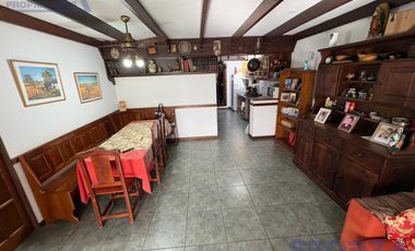 Casa 4 ambientes en barrio Balzaretti en centro San Miguel con pileta quincha cochera