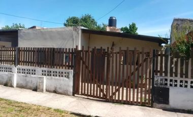 Casa en venta - 2 Dormitorios 1 Baño - 63Mts2 - Burzaco