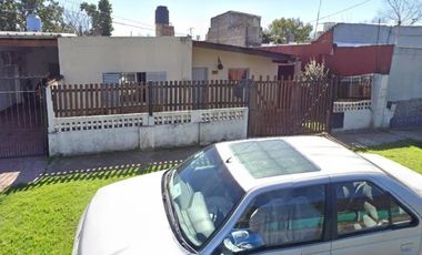 Casa en venta - 2 Dormitorios 1 Baño - 63Mts2 - Burzaco