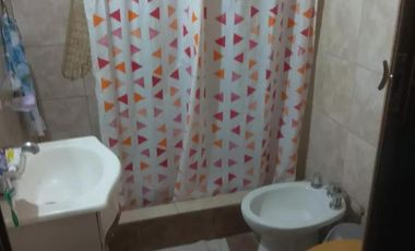 Casa en venta - 2 Dormitorios 1 Baño - 63Mts2 - Burzaco