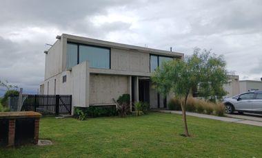 CASA VENTA  BARRIO SAN SEBASTIÁN AREA 8