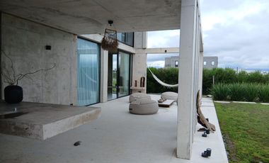 CASA VENTA  BARRIO SAN SEBASTIÁN AREA 8